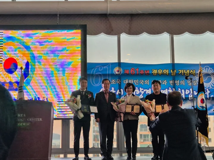제61주년 경우의 날 기념식 단체 사진