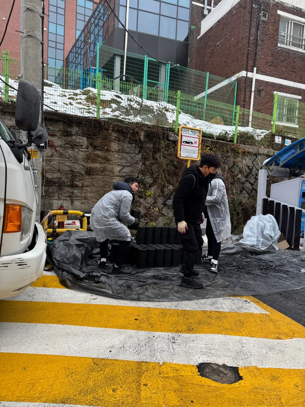연탄 나눔 봉사 현장 전경
